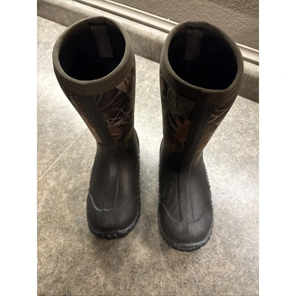 Kids Tamarack Camo Insulated Rubber Boots Sz 2 (9Q-B007) Good Condition